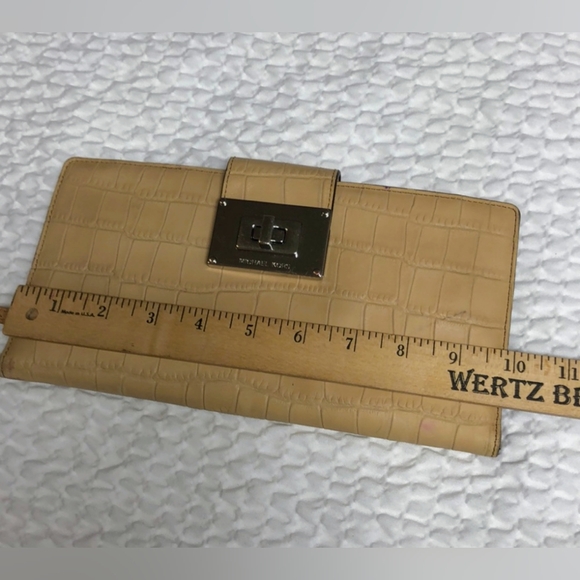 Michael Kors Large Taupe Croc Embossed Clutch Wallet - Picture 4 of 9